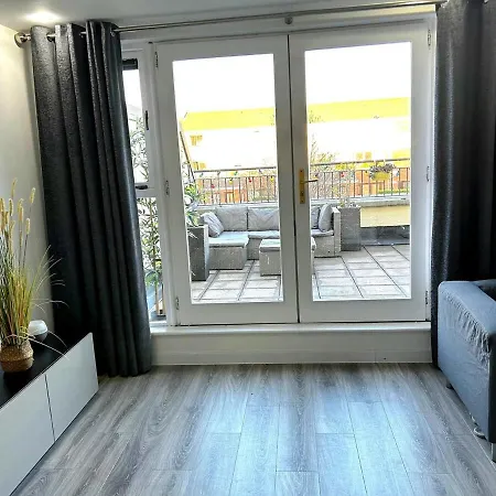 Modern Duplex In Apartment *