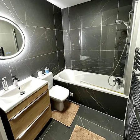 아파트 Modern Duplex In *