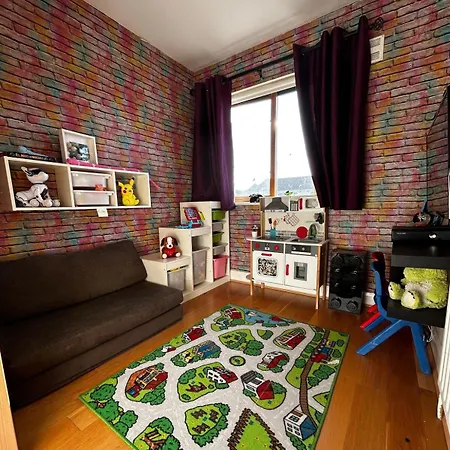 Modern Duplex In 그레이스톤스