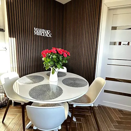 아파트 Modern Duplex In