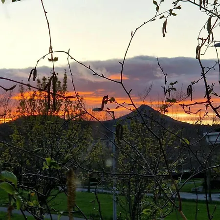 Modern Duplex In 그레이스톤스