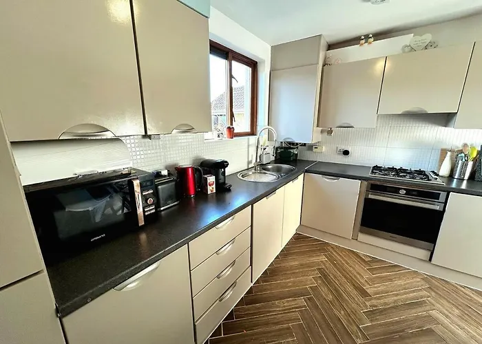 Modern Duplex In 格雷斯通